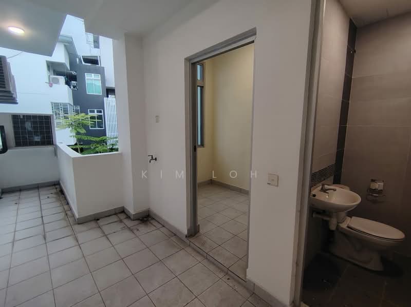 Kondominium untuk Dijual di The Seed Taman Sutera Utama - Kim Loh - Bathroom - PropertyGuru.com.my
