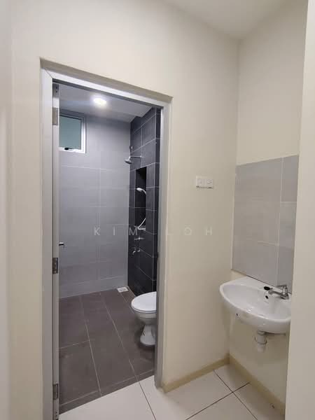 Kondominium untuk Dijual di The Seed Taman Sutera Utama - Kim Loh - Bathroom - PropertyGuru.com.my