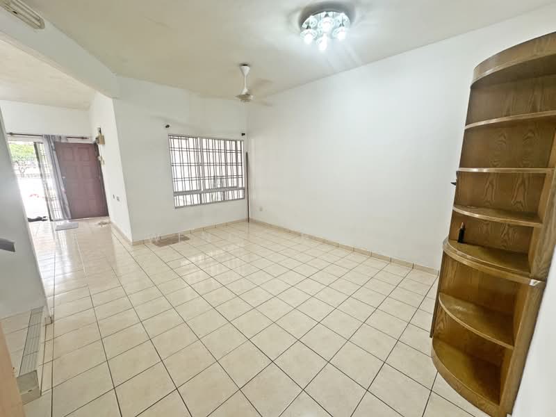 Rumah Teres 2 Tingkat untuk Disewa di Bandar Kinrara (Selangor) - Wendy Boon - Living Room - PropertyGuru.com.my