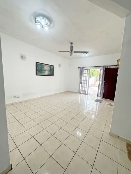 Rumah Teres 2 Tingkat untuk Disewa di Bandar Kinrara (Selangor) - Wendy Boon - Living Room - PropertyGuru.com.my