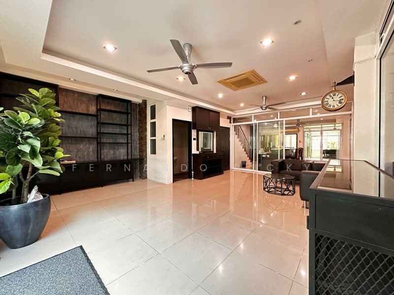 Rumah Teres 2.5 Tingkat untuk Dijual di Lintas Court (Penampang) - Fernando Ricky - Living Room - PropertyGuru.com.my