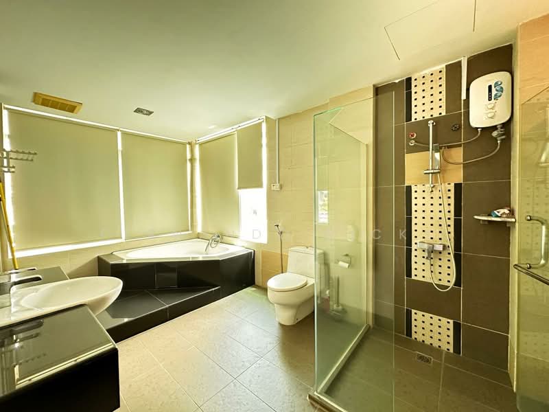 Rumah Teres 2.5 Tingkat untuk Dijual di Lintas Court (Penampang) - Fernando Ricky - Bathroom - PropertyGuru.com.my