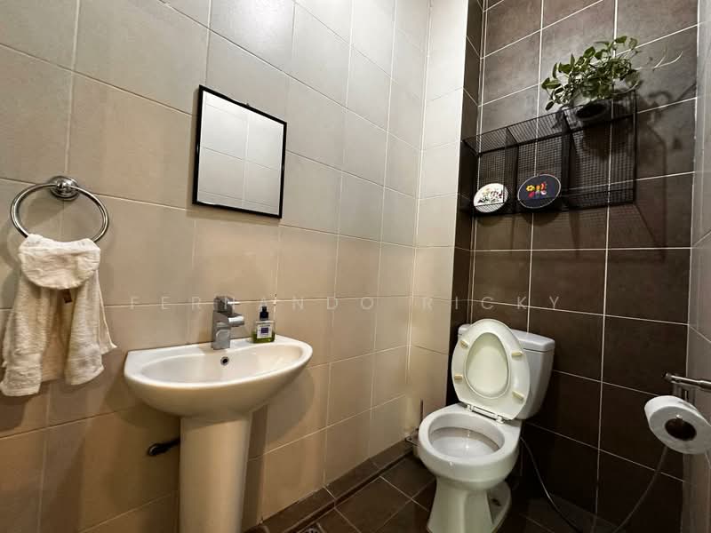 Rumah Teres 2.5 Tingkat untuk Dijual di Lintas Court (Penampang) - Fernando Ricky - Bathroom - PropertyGuru.com.my