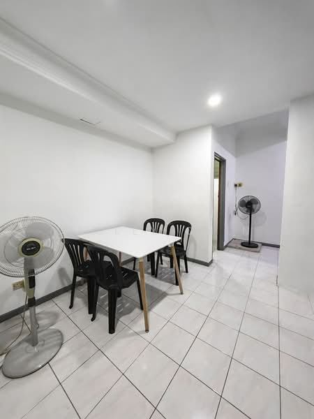 Pangsapuri untuk Disewa di Sri Awana Townhouse - Calley Chin - Dining Room - PropertyGuru.com.my