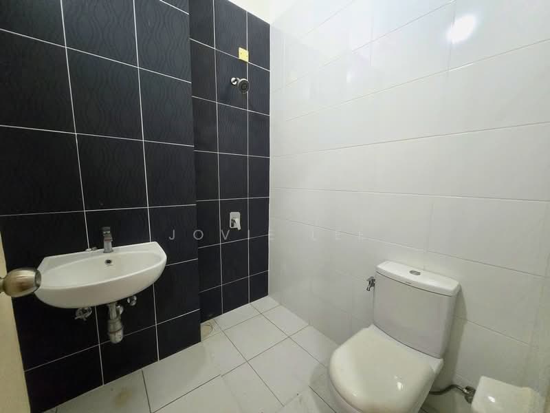 Rumah Teres 2 Tingkat untuk Dijual di Eco Majestic (Semenyih) - Jovie Lee - Bathroom - PropertyGuru.com.my