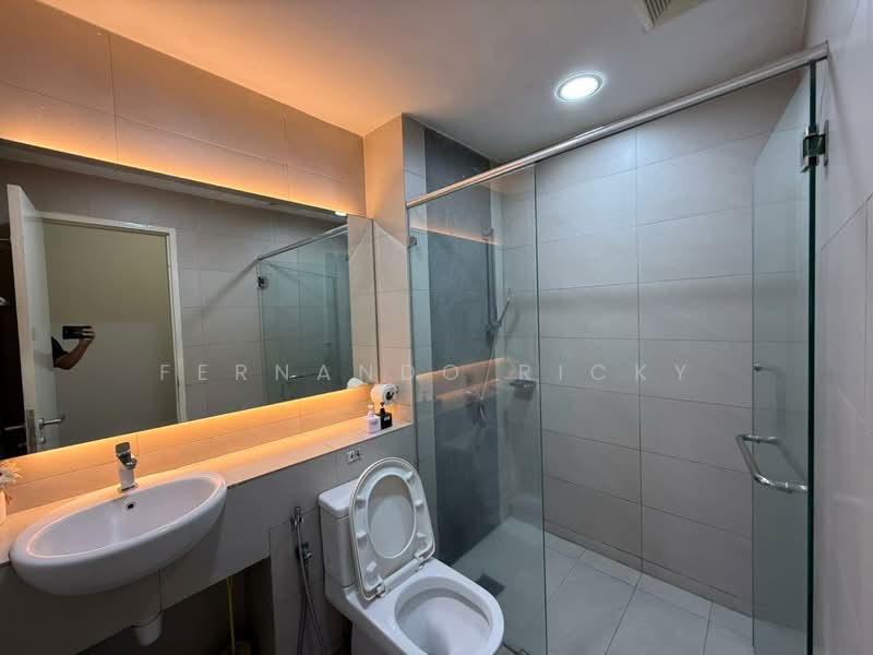 Service Residence for Sale at The Loft @ KK Times Square - Fernando Ricky - Bathroom - PropertyGuru.com.my