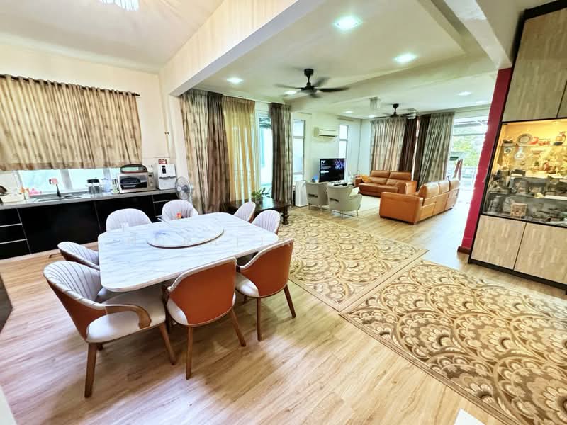 Rumah Berkembar untuk Dijual di Saujana Villa (Kajang) - Norafian SMH - Living Room - PropertyGuru.com.my