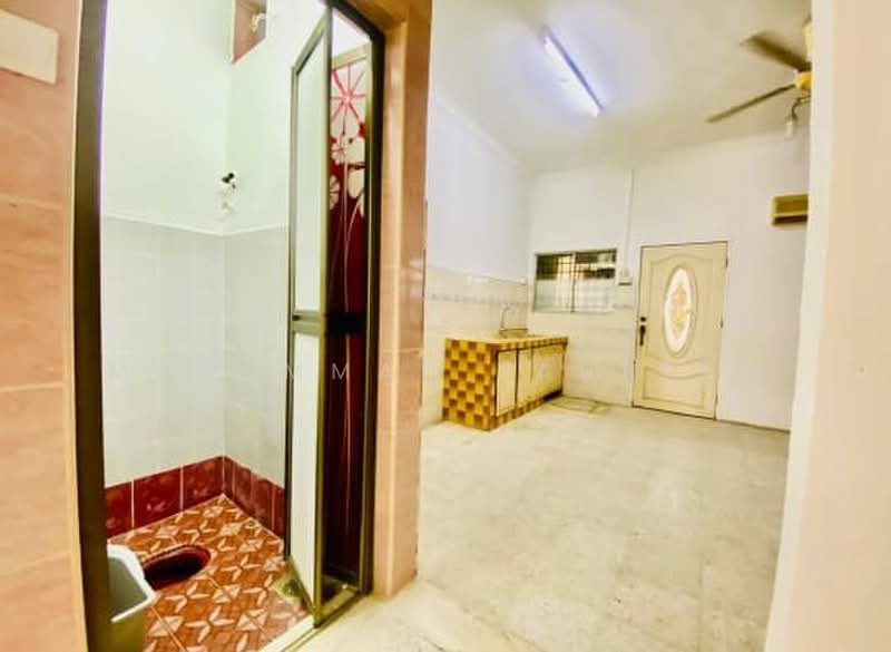 2-storey Terraced House for Rent in Taman Klang Utama (Kapar) - Muhammad Taufeeq - Bathroom - PropertyGuru.com.my