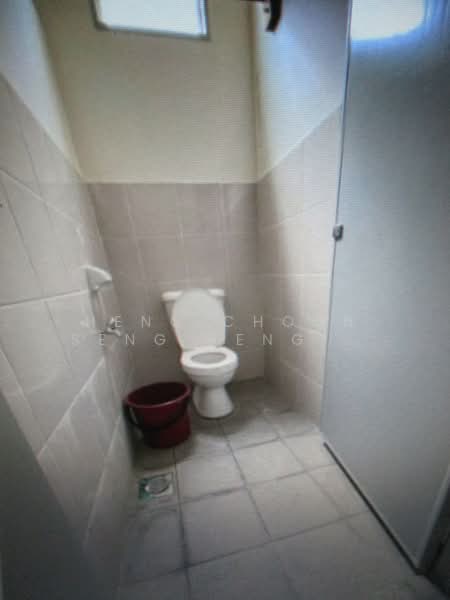 Factory for Rent in Batu Caves (Selangor) - heng choon seng heng choon seng - Bathroom - PropertyGuru.com.my
