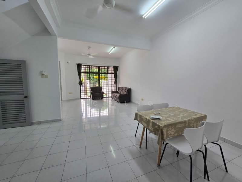2-storey Terraced House for Rent in Taman Suria (Johor Bahru) - YC Fung - Living Room - PropertyGuru.com.my