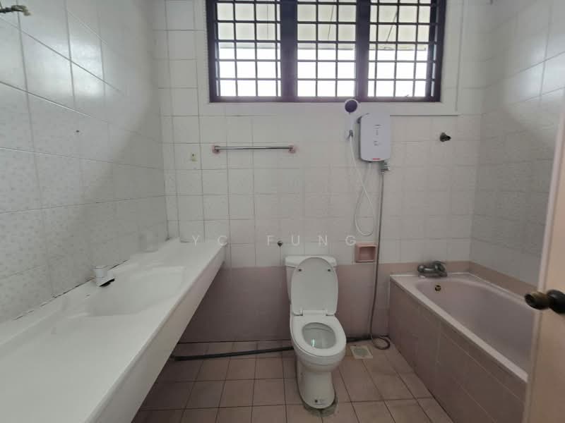 2-storey Terraced House for Rent in Taman Suria (Johor Bahru) - YC Fung - Bathroom - PropertyGuru.com.my