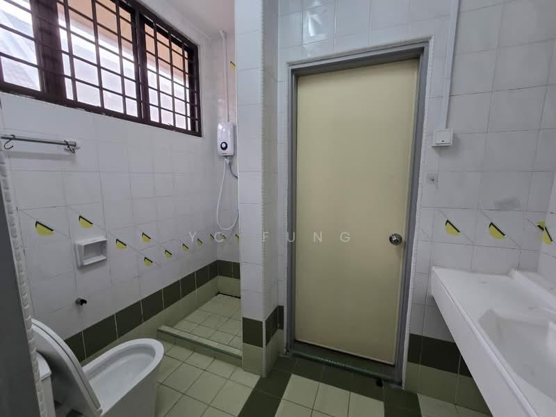 2-storey Terraced House for Rent in Taman Suria (Johor Bahru) - YC Fung - Bathroom - PropertyGuru.com.my