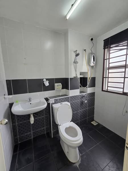 2-storey Terraced House for Rent in Gelang Patah (Johor) - YC Fung - Bathroom - PropertyGuru.com.my