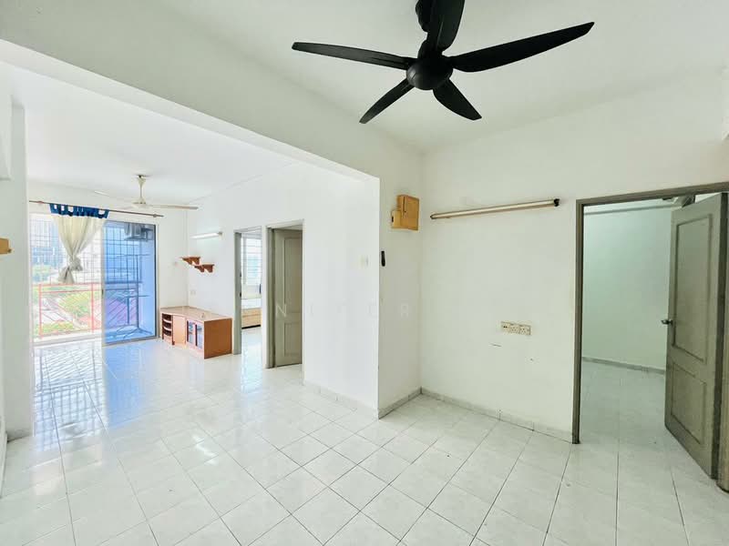Pangsapuri untuk Disewa di BJ Court Apartment - Jennifer Lee - Living Room - PropertyGuru.com.my