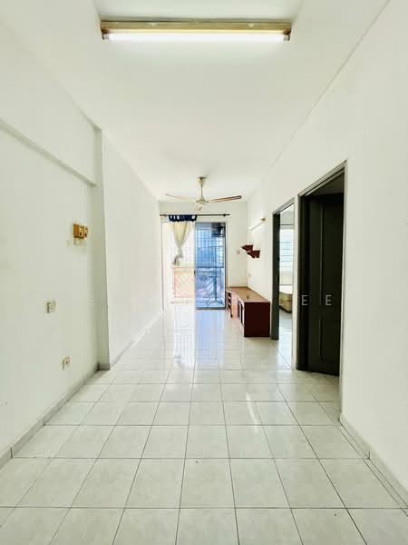 Pangsapuri untuk Disewa di BJ Court Apartment - Jennifer Lee - Corridor - PropertyGuru.com.my