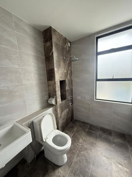Rumah Teres 2 Tingkat untuk Dijual di Taman Seri Austin (Tebrau) - Zack Chow - Bathroom - PropertyGuru.com.my