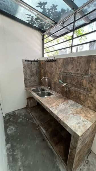 2.5-storey Terraced House for Sale in Bandar Botanic (Klang) - Zackinn Hoi - Kitchen - PropertyGuru.com.my