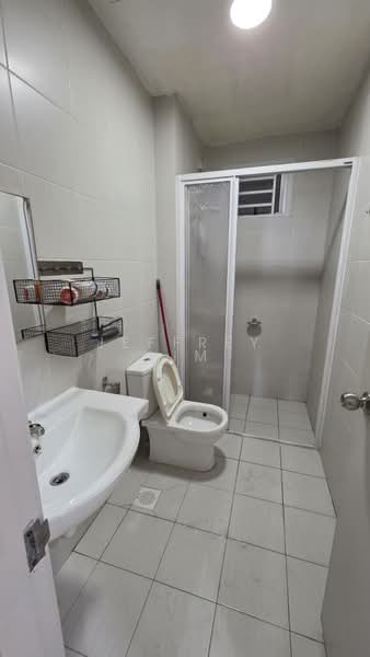 Service Residence for Sale at Meridin Bayvue @ Sierra Perdana - Jeffrey Lim - Bathroom - PropertyGuru.com.my
