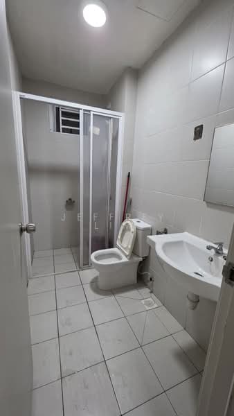 Service Residence for Sale at Meridin Bayvue @ Sierra Perdana - Jeffrey Lim - Bathroom - PropertyGuru.com.my