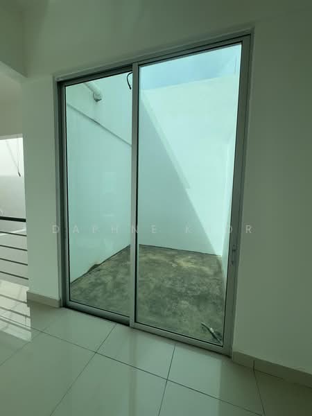 Kondominium untuk Dijual di Elit Heights @ Bayan City - Daphne Khor - Balcony - PropertyGuru.com.my