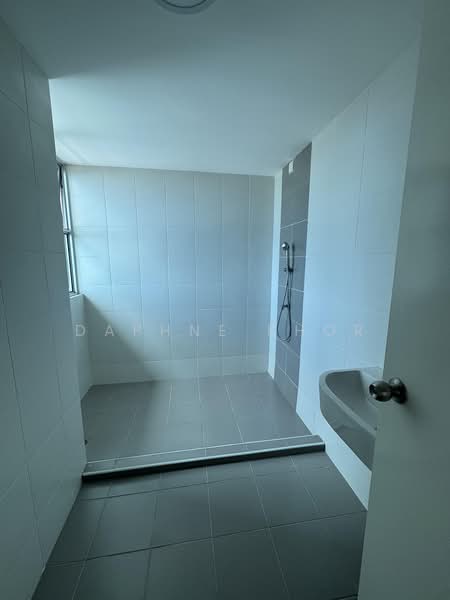Kondominium untuk Dijual di Elit Heights @ Bayan City - Daphne Khor - Bathroom - PropertyGuru.com.my