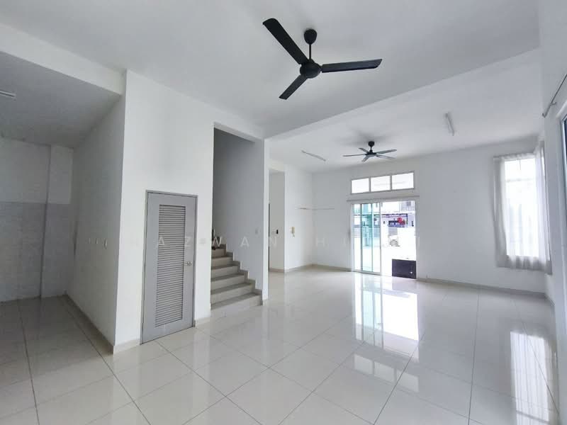 Semi-Detached House for Sale in Canary Garden (Klang) - Hazwan Hilmi - Living Room - PropertyGuru.com.my
