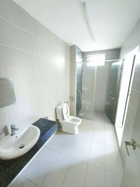 Semi-Detached House for Sale in Canary Garden (Klang) - Hazwan Hilmi - Bathroom - PropertyGuru.com.my