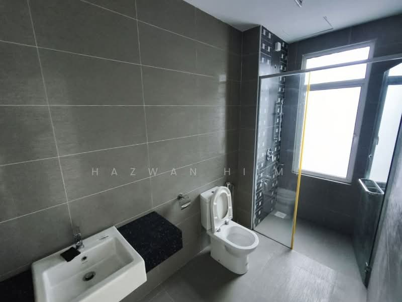 Semi-Detached House for Sale in Canary Garden (Klang) - Hazwan Hilmi - Bathroom - PropertyGuru.com.my