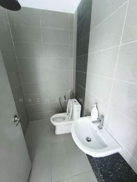 Semi-Detached House for Sale in Canary Garden (Klang) - Hazwan Hilmi - Bathroom - PropertyGuru.com.my