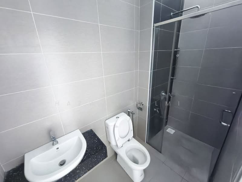 Semi-Detached House for Sale in Canary Garden (Klang) - Hazwan Hilmi - Bathroom - PropertyGuru.com.my