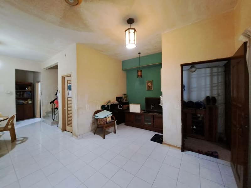 Rumah Teres 2 Tingkat untuk Dijual di Taman Bukit Subang (Shah Alam) - Jerrick Foo - Living Room - PropertyGuru.com.my