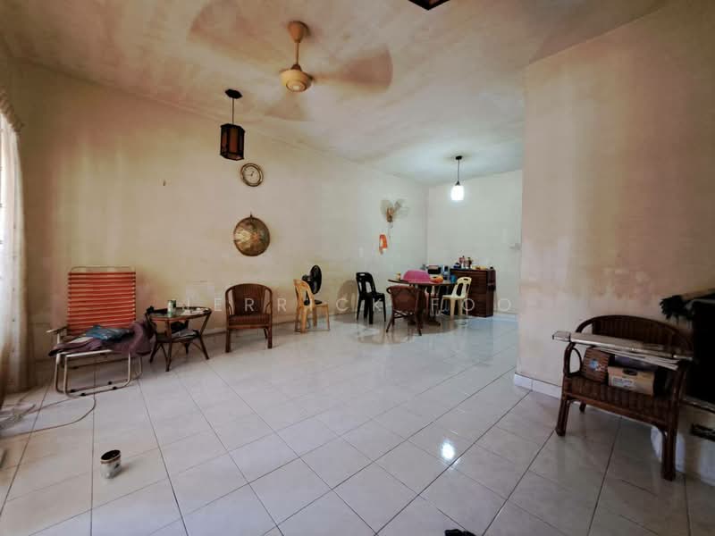 Rumah Teres 2 Tingkat untuk Dijual di Taman Bukit Subang (Shah Alam) - Jerrick Foo - Living Room - PropertyGuru.com.my