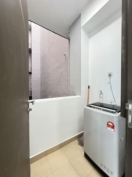 Apartment for Rent at Seri Austin Residence (Pangsapuri Seri Austin) - Kim . - Balcony - PropertyGuru.com.my