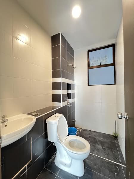 Apartment for Rent at Seri Austin Residence (Pangsapuri Seri Austin) - Kim . - Bathroom - PropertyGuru.com.my