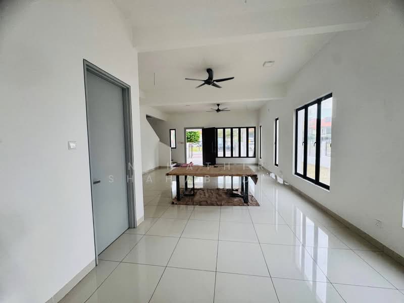 2-storey Terraced House for Sale in Alam Impian (Shah Alam) - Nahathir Shahabudin - Living Room - PropertyGuru.com.my