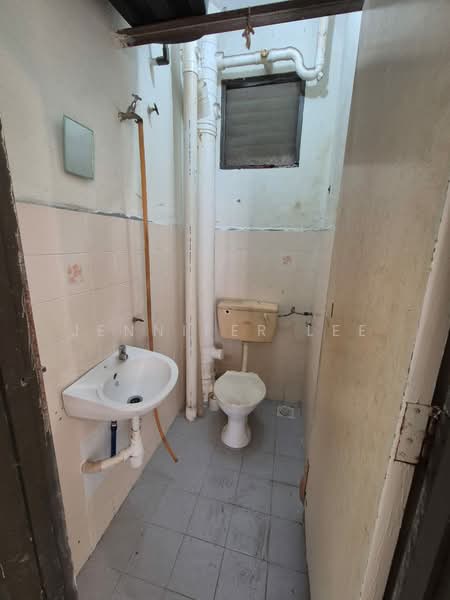 Apartment for Sale at Pangsapuri Sri Abadi - Jennifer Lee - Bathroom - PropertyGuru.com.my