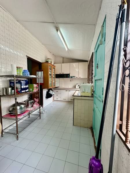 1-storey Terraced House for Sale in Taman Sri Kluang (Kluang) - Shanel Tee - Kitchen - PropertyGuru.com.my
