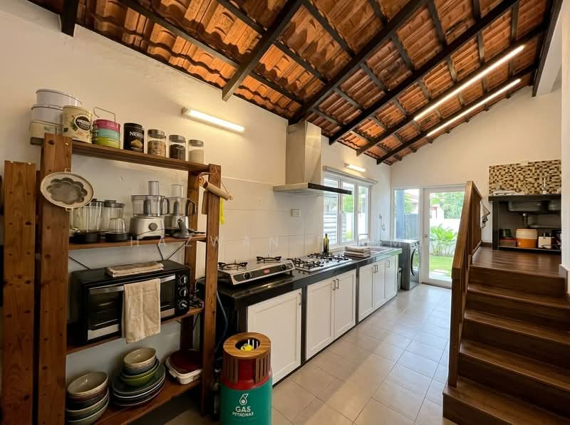 Bungalow for Sale in Shah Alam (Selangor) - Hazwan Hilmi - Kitchen - PropertyGuru.com.my