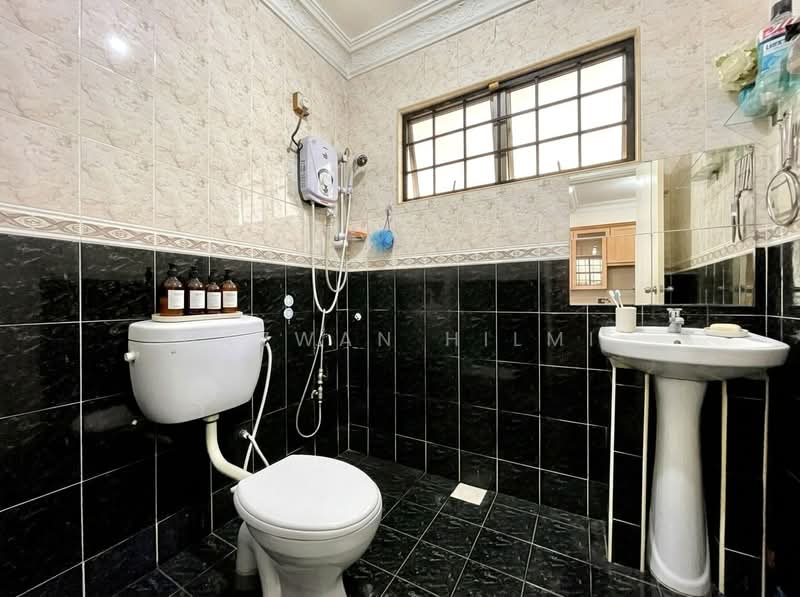 Bungalow for Sale in Shah Alam (Selangor) - Hazwan Hilmi - Bathroom - PropertyGuru.com.my