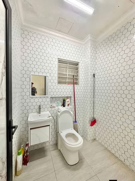 2-storey Terraced House for Sale in Seksyen U11 (Shah Alam) - Hazeman Omar - Bathroom - PropertyGuru.com.my