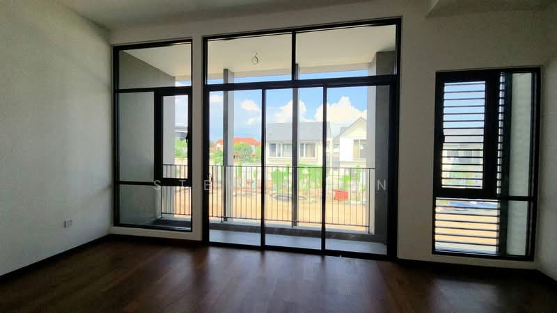 Rumah Berkembar untuk Disewa di Bandar Kinrara (Selangor) - Steven Tan - Balcony - PropertyGuru.com.my