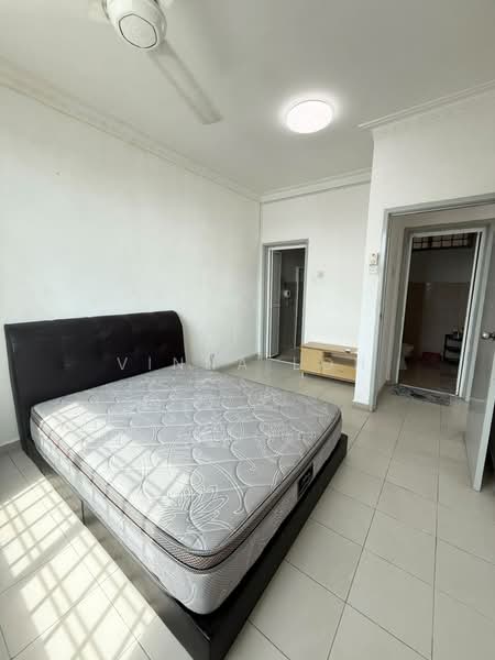 Apartment for Sale at Lake View Suites - Vinna Loh - Bedroom - PropertyGuru.com.my