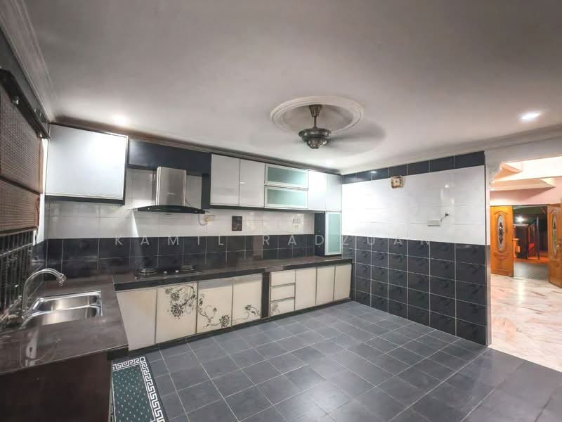 2-storey Terraced House for Rent in Bandar Teknologi Kajang (Kajang) - Kamil Radzuan - Kitchen - PropertyGuru.com.my