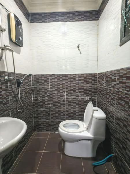2-storey Terraced House for Rent in Bandar Teknologi Kajang (Kajang) - Kamil Radzuan - Bathroom - PropertyGuru.com.my