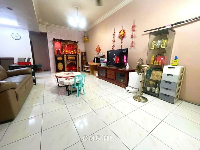 2-storey Terraced House for Sale in Taman Suria Pendamar (Pelabuhan Klang) - Zackinn Hoi - Living Room - PropertyGuru.com.my
