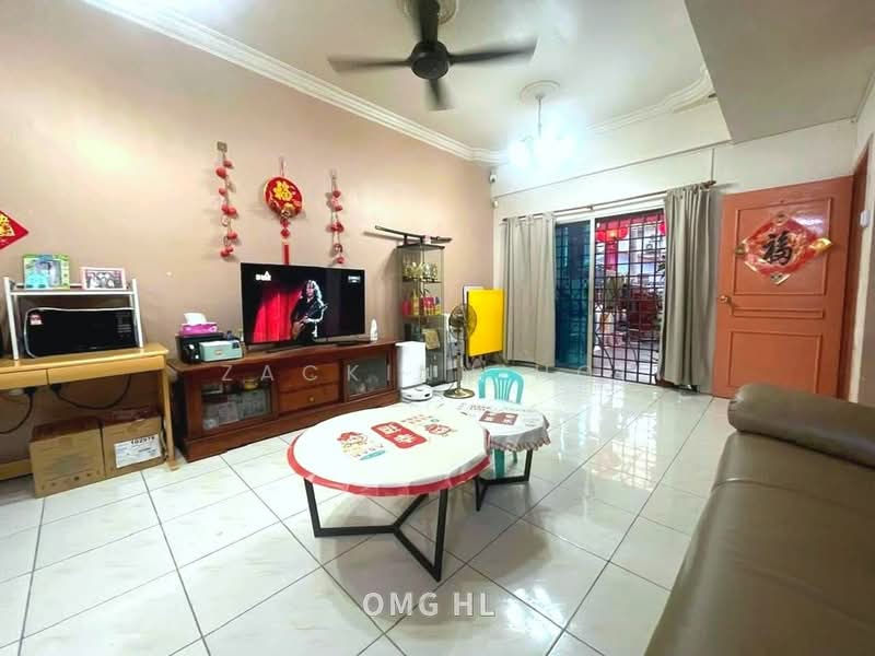 2-storey Terraced House for Sale in Taman Suria Pendamar (Pelabuhan Klang) - Zackinn Hoi - Living Room - PropertyGuru.com.my