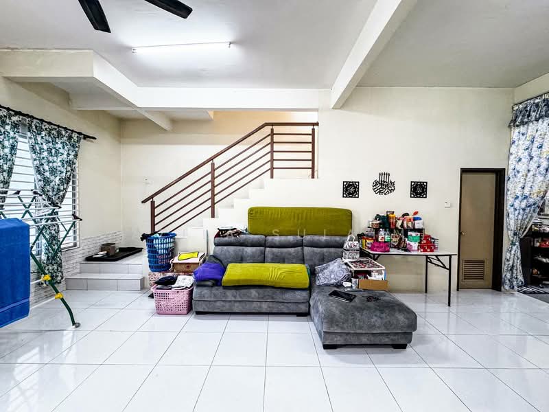 Rumah Teres 2 Tingkat untuk Dijual di Seksyen 32, Bukit Naga (Shah Alam) - Yazila Sulaimi - Living Room - PropertyGuru.com.my