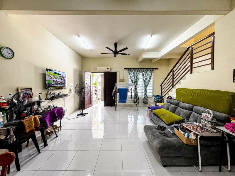 Rumah Teres 2 Tingkat untuk Dijual di Seksyen 32, Bukit Naga (Shah Alam) - Yazila Sulaimi - Living Room - PropertyGuru.com.my