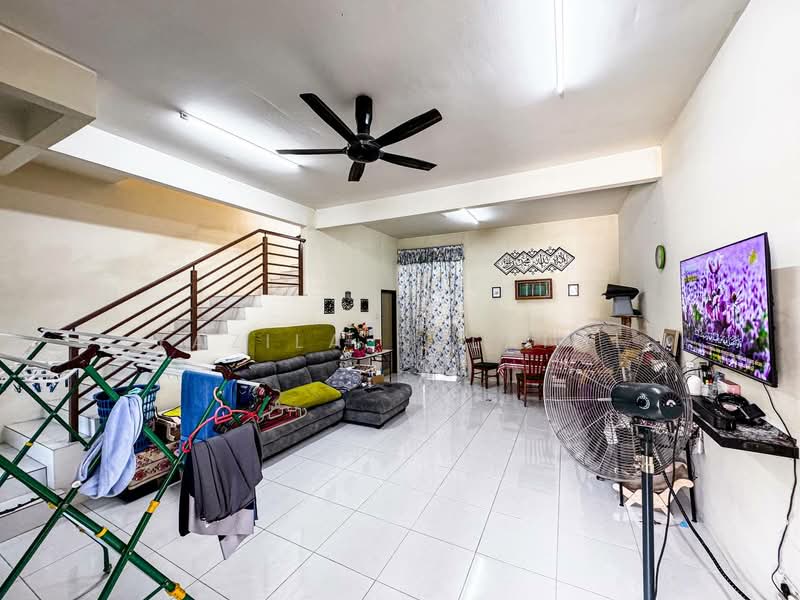 Rumah Teres 2 Tingkat untuk Dijual di Seksyen 32, Bukit Naga (Shah Alam) - Yazila Sulaimi - Living Room - PropertyGuru.com.my
