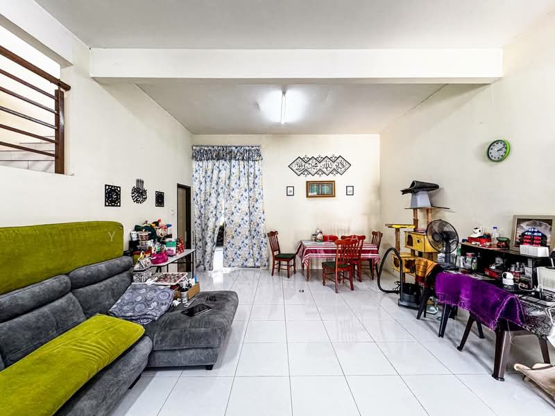 Rumah Teres 2 Tingkat untuk Dijual di Seksyen 32, Bukit Naga (Shah Alam) - Yazila Sulaimi - Living Room - PropertyGuru.com.my